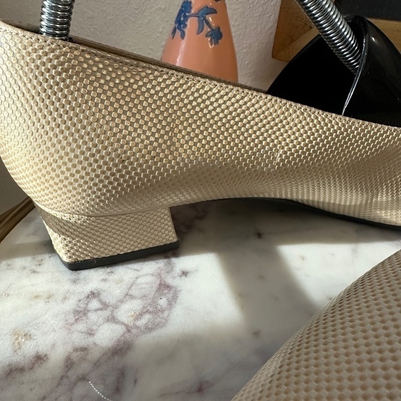 Vintage Stuart Weitzman Gold Embossed Block Heel Pumps Size 10.5 AA - Picture 7 of 7